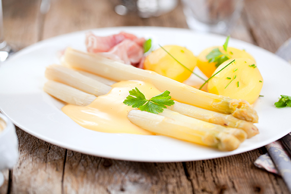 Spargel und Schinken gehören zusammen